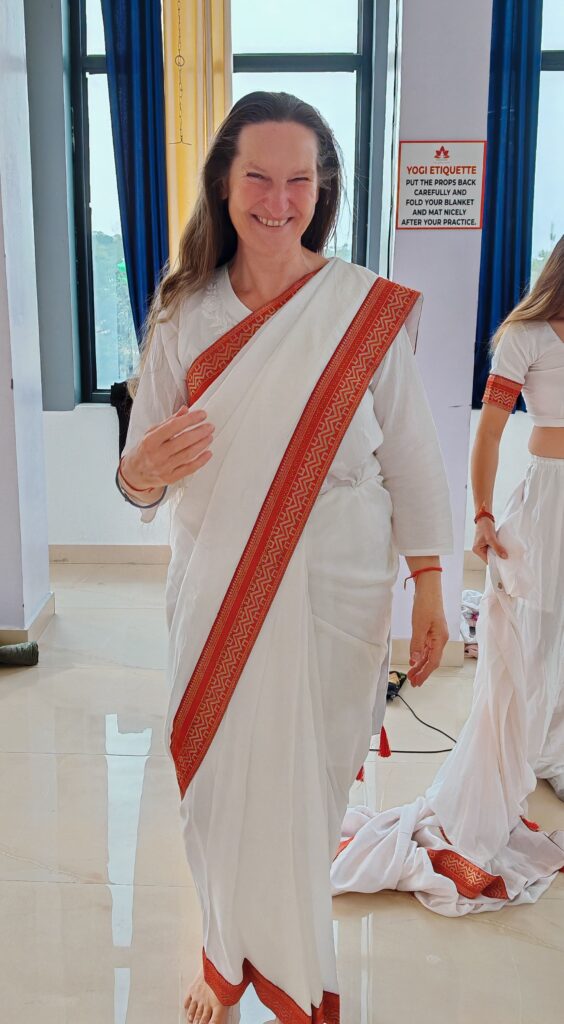 Indien Rishikesh Yoga Bollywood-Dance-Claas Sari